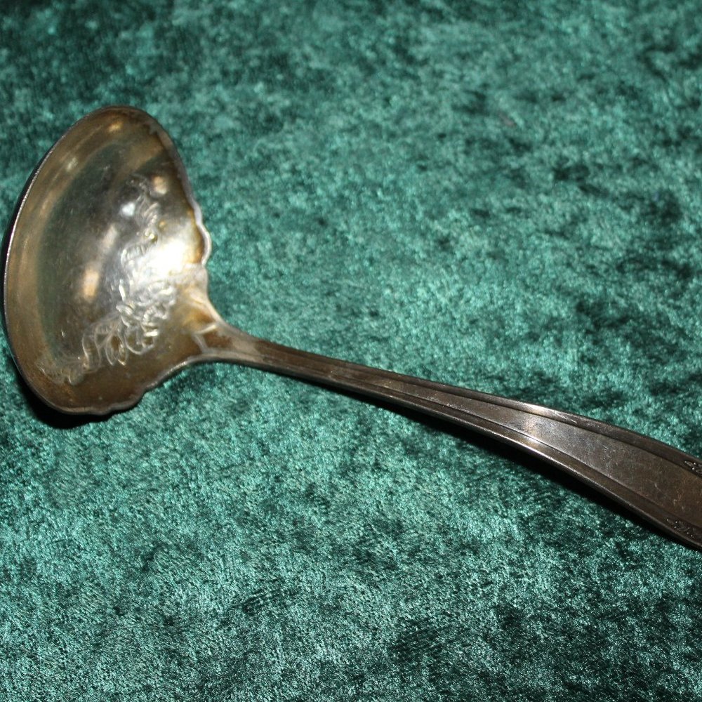 Antique Oneida Community Par Plate Serving Ladle 7" - Bridal Wreath 1915